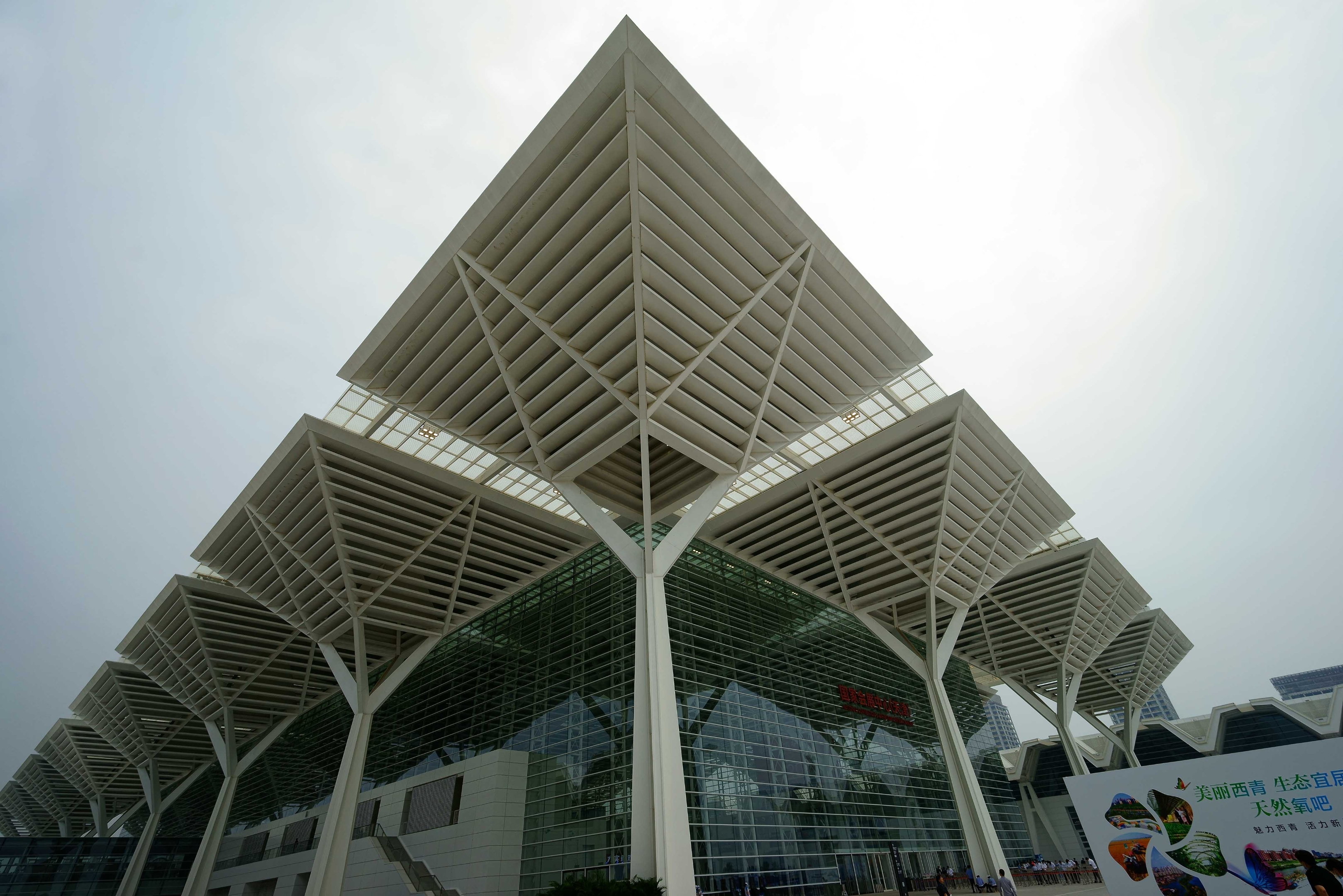 国家会展中心(天津)位于天津市津南区咸水沽镇国展大道888号