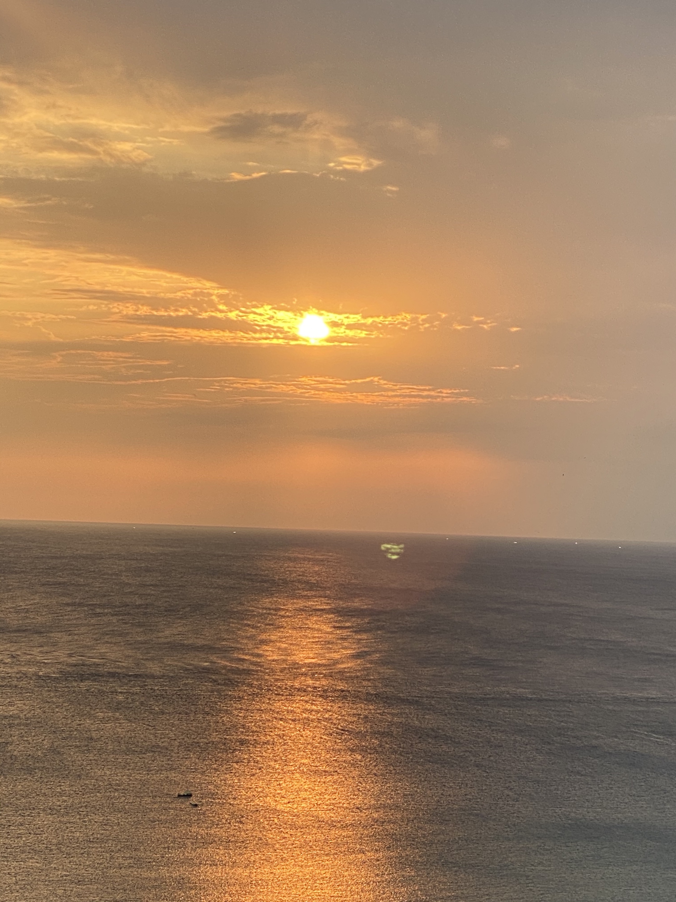 一切都寂静无声 夕阳无限好 只是近黄昏 拍摄来自 台湾高美湿地海岸