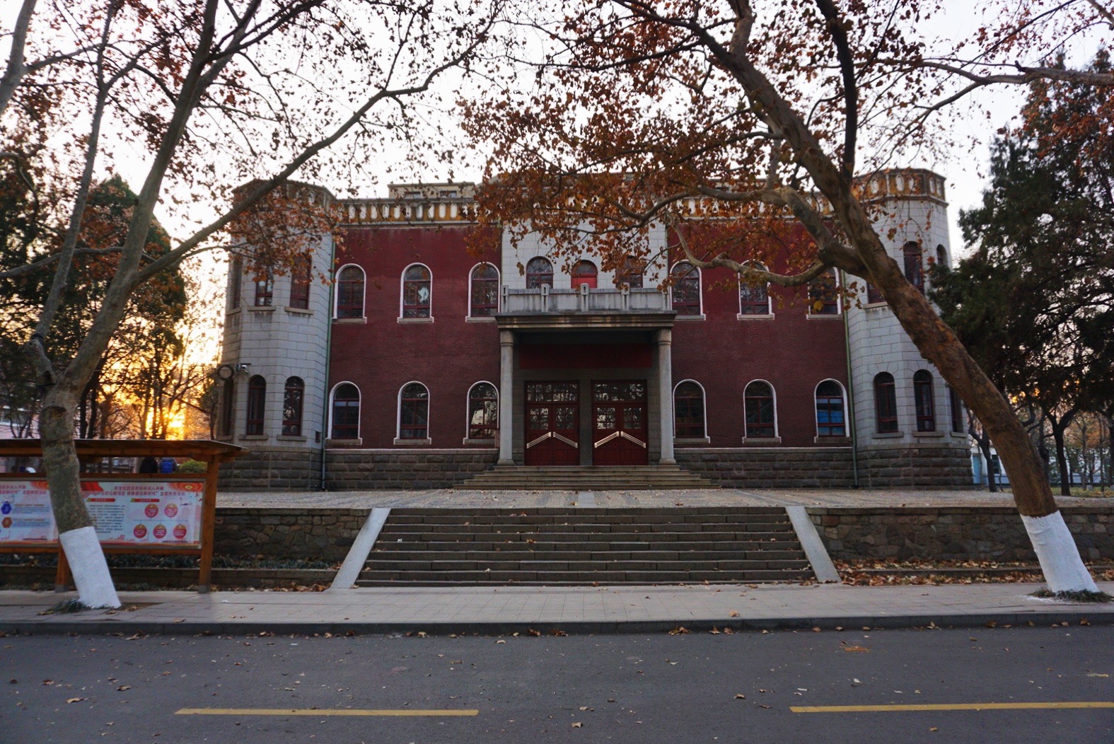 朗诵重回母校山东农业大学