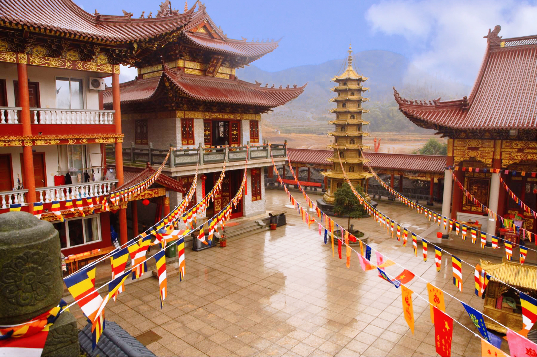 福鼎青莲寺坐落在世界地质公园,国家5a级风景区-太姥山以北约五十
