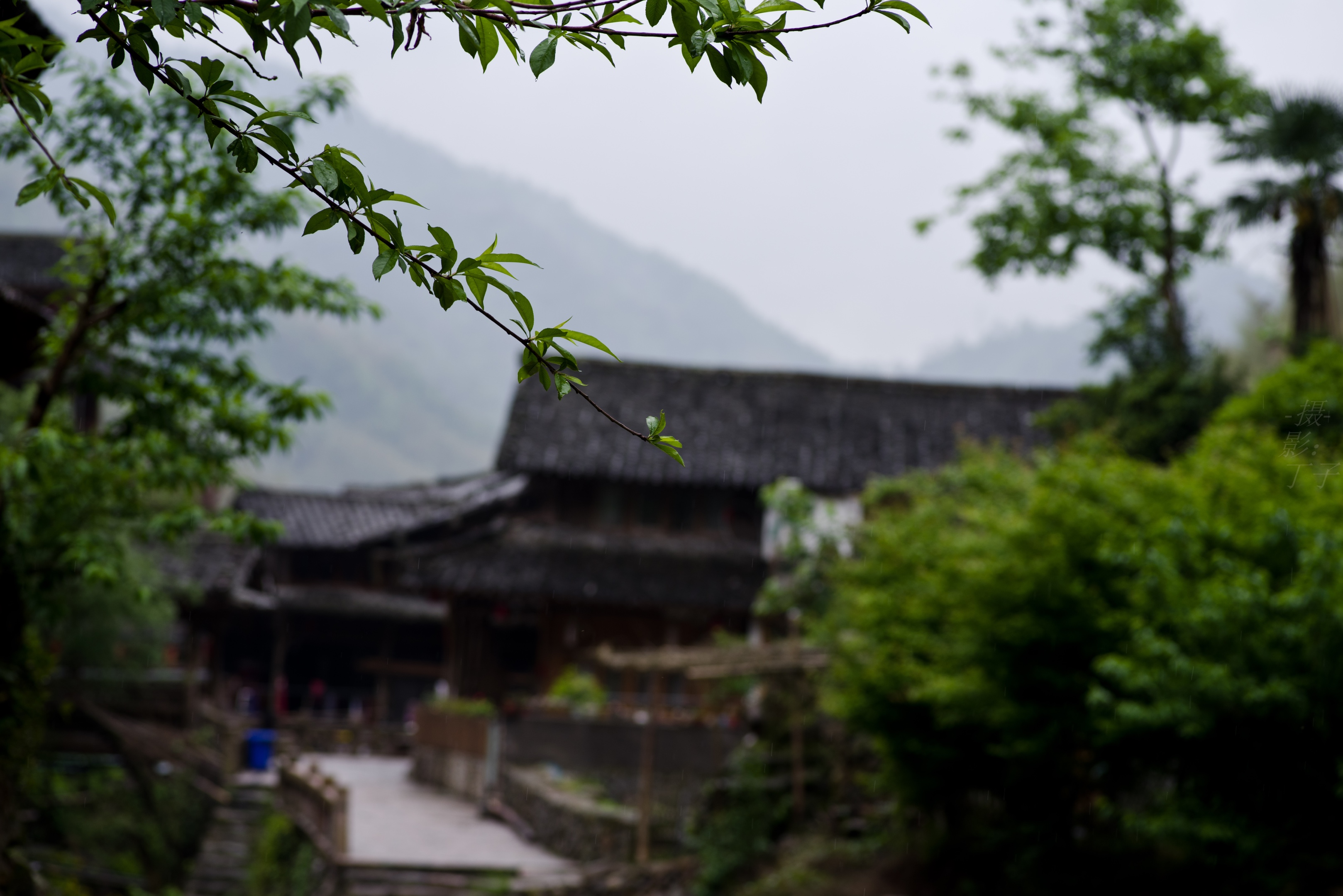 烟雨山村