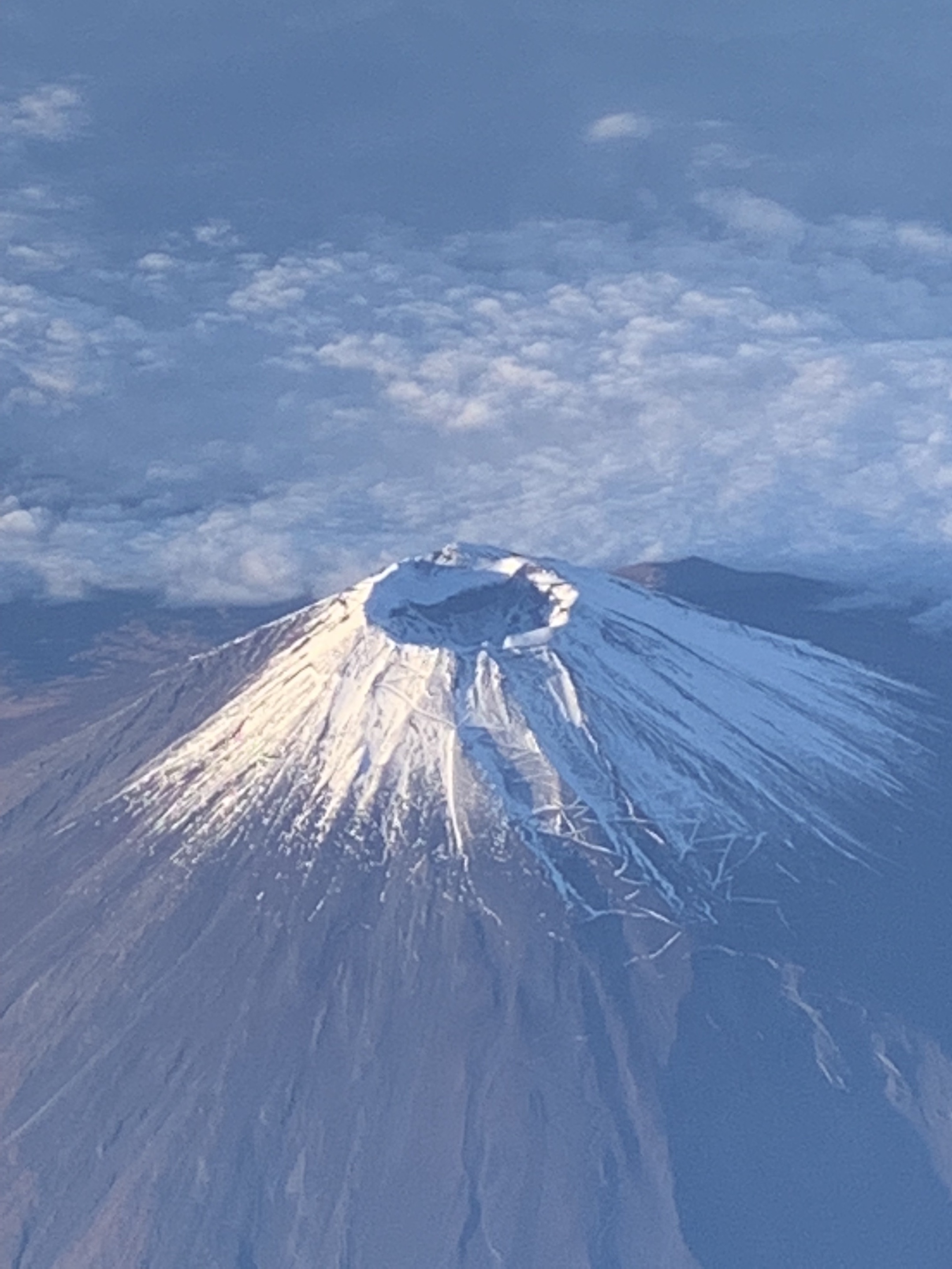 飞机上拍摄的日本富士山〔首发