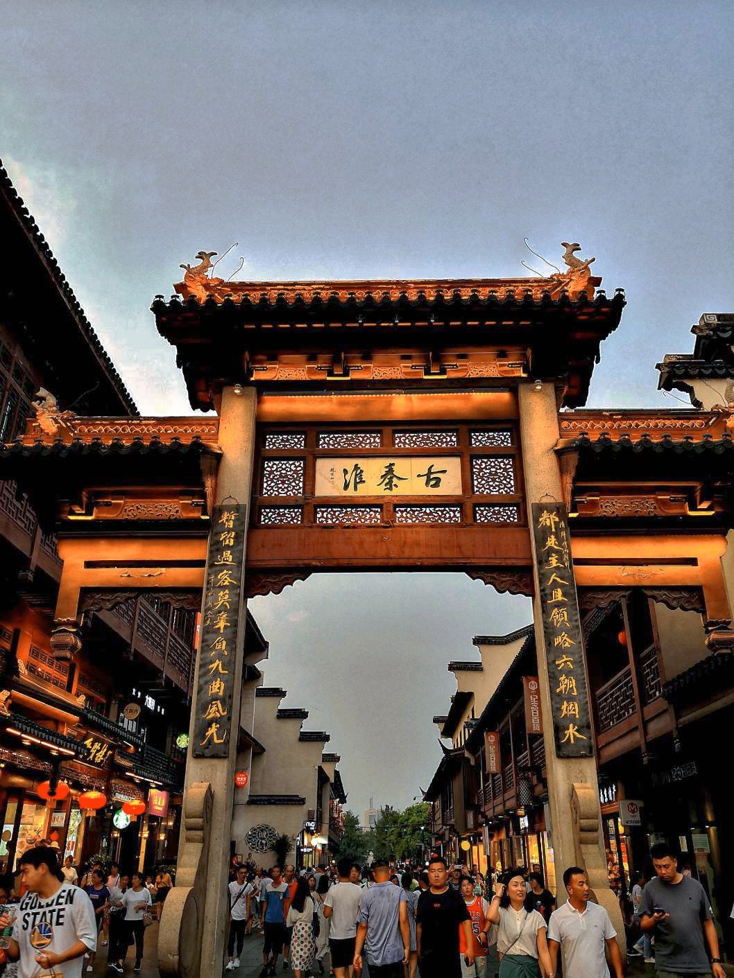 夫子庙秦淮风光带 位于南京秦淮区 是南京最具人气的5a旅游景点 也是