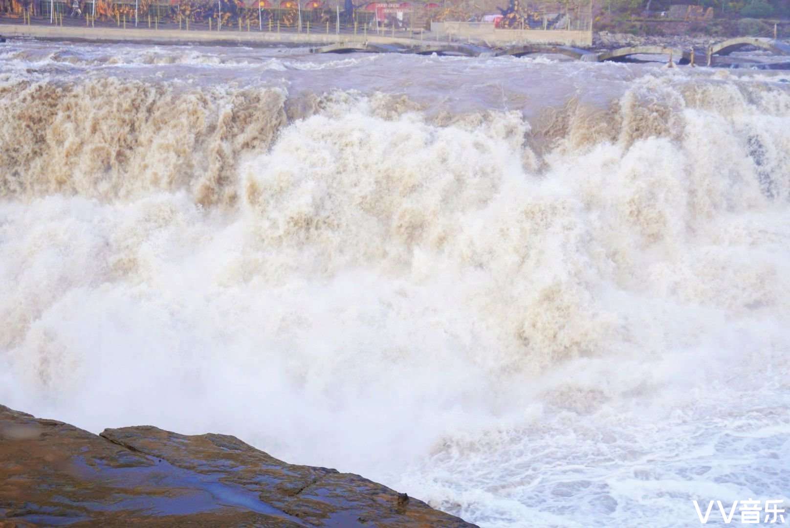 气势磅礴蔚为壮观的黄河壶口大瀑布