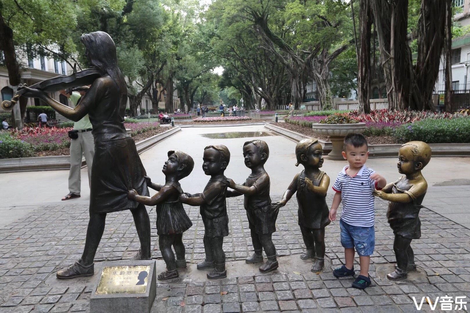 广州沙面大街的雕塑