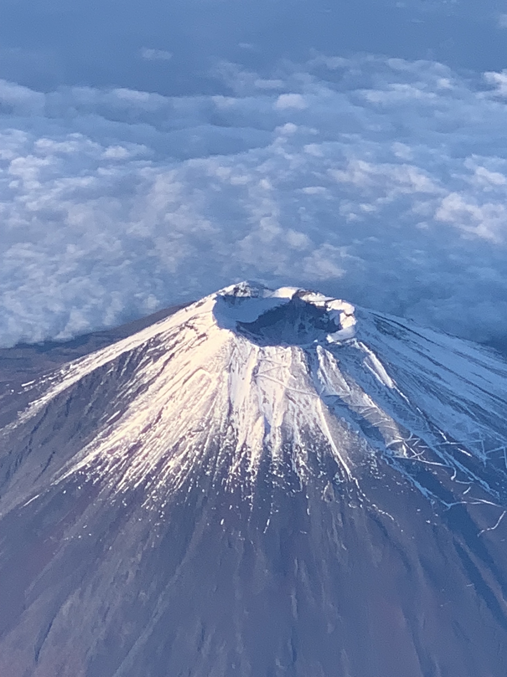 飞机上拍摄的日本富士山〔首发