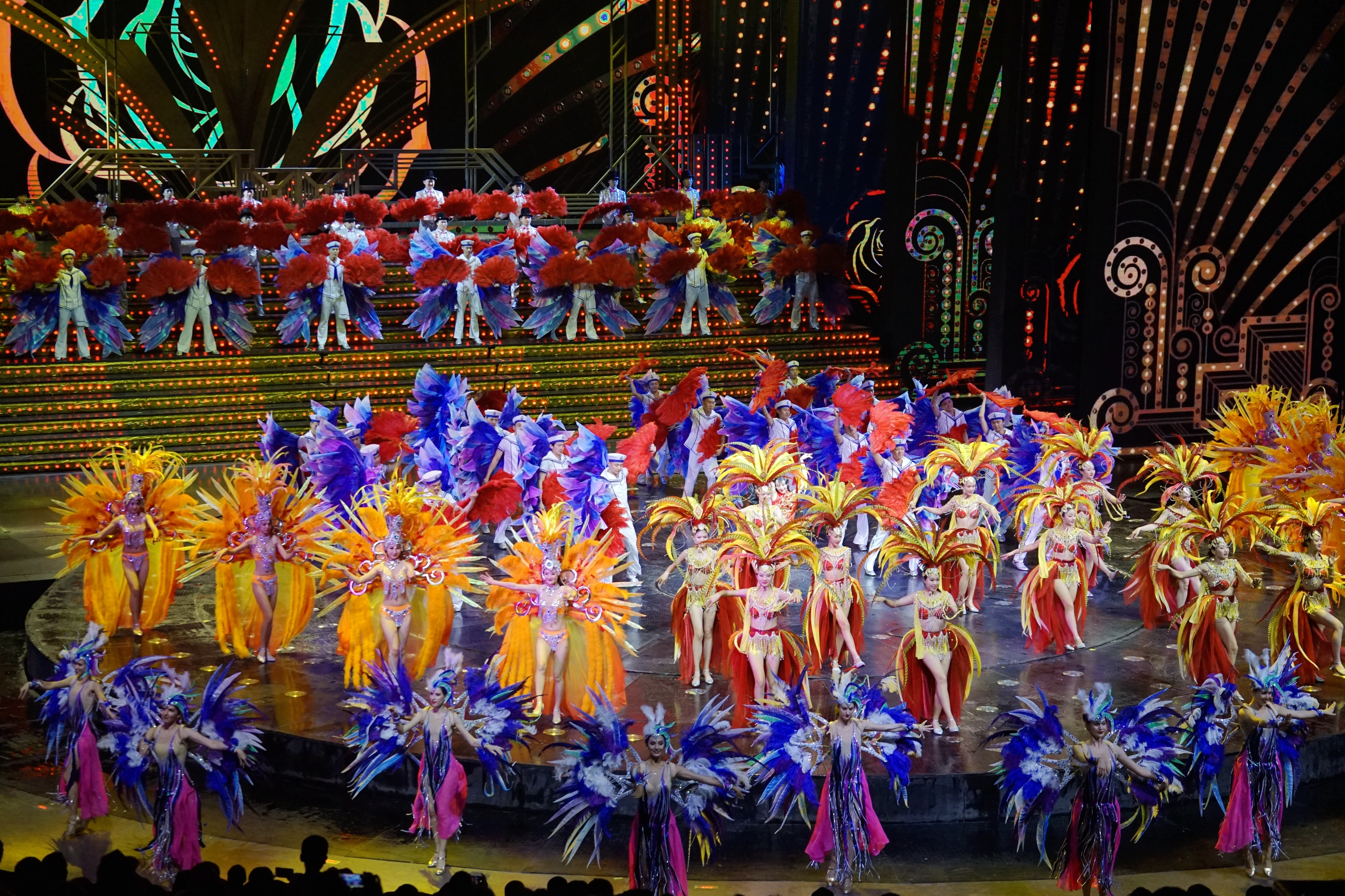 双节相逢逛横店二百老舞汇首发