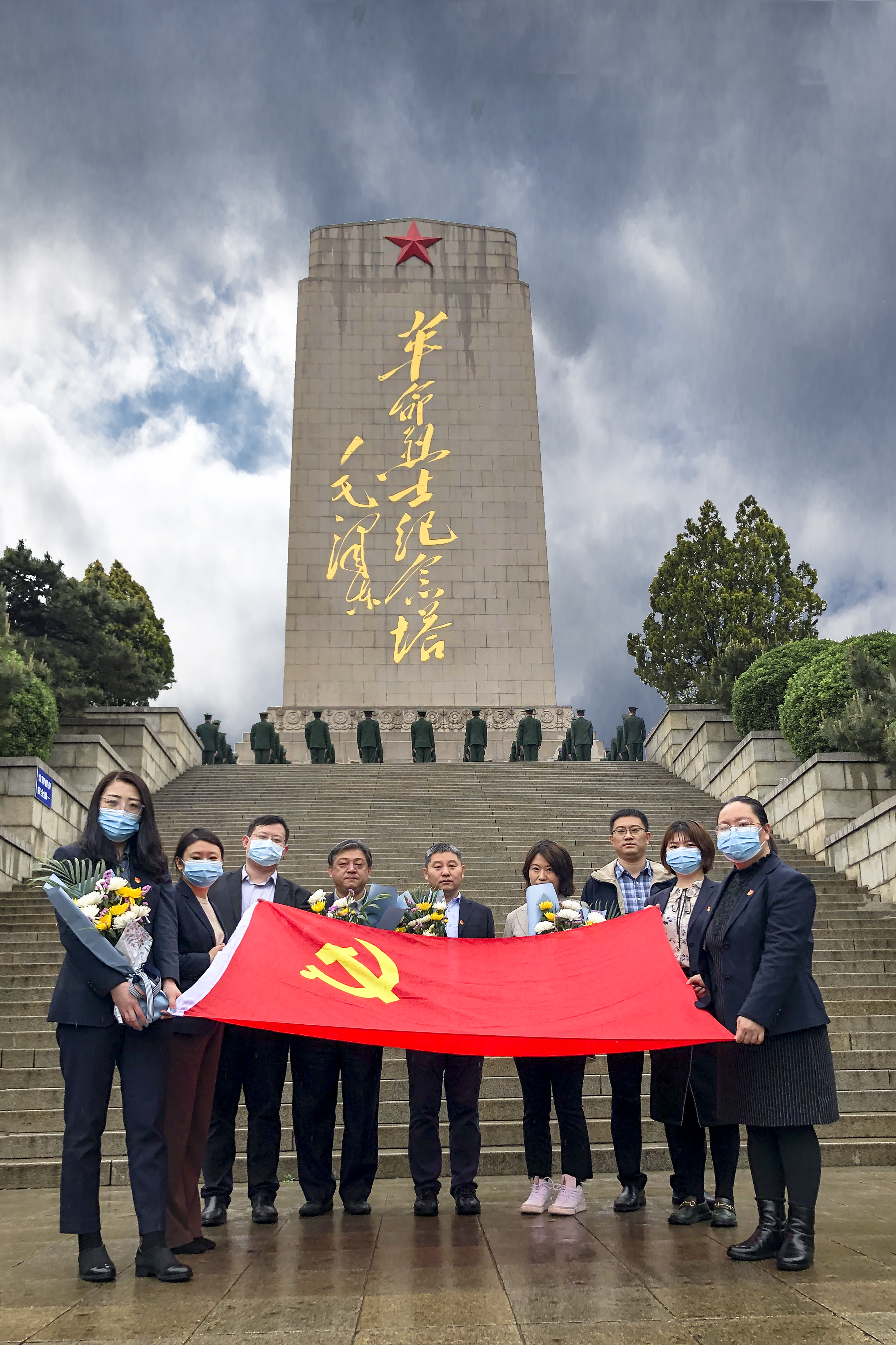 济南英雄山纪念碑简介图片