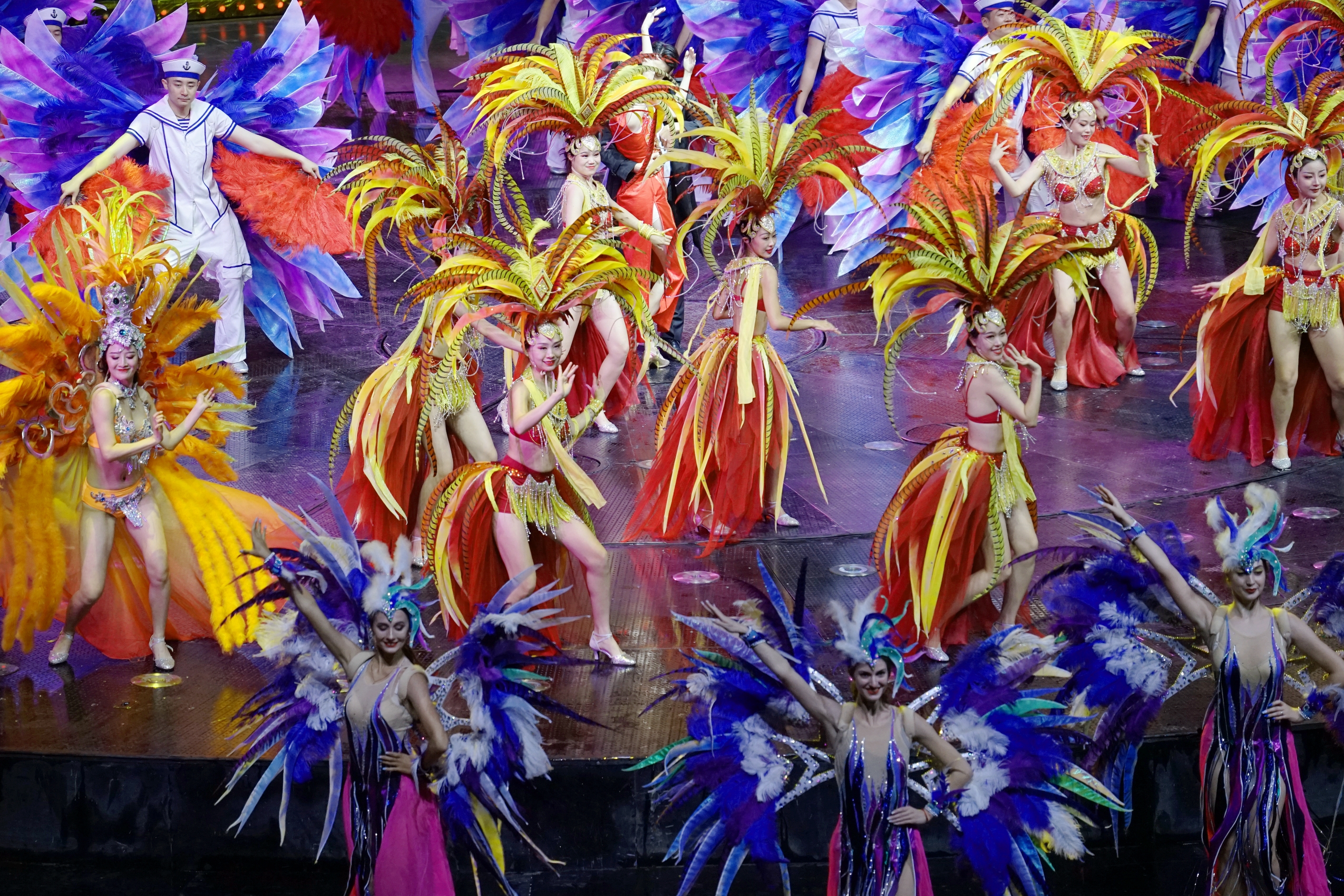 双节相逢逛横店二百老舞汇首发