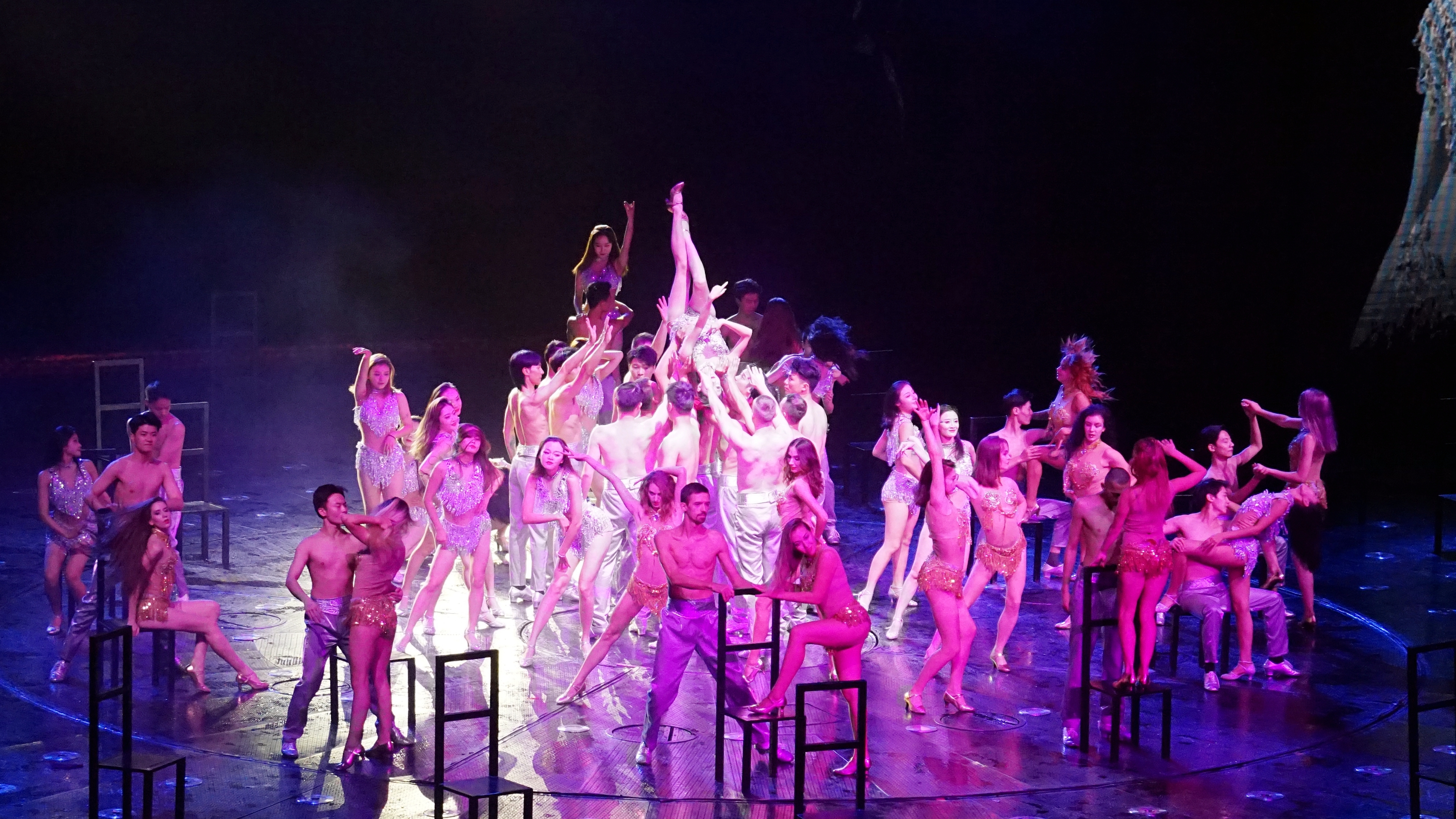 双节相逢逛横店二百老舞汇首发