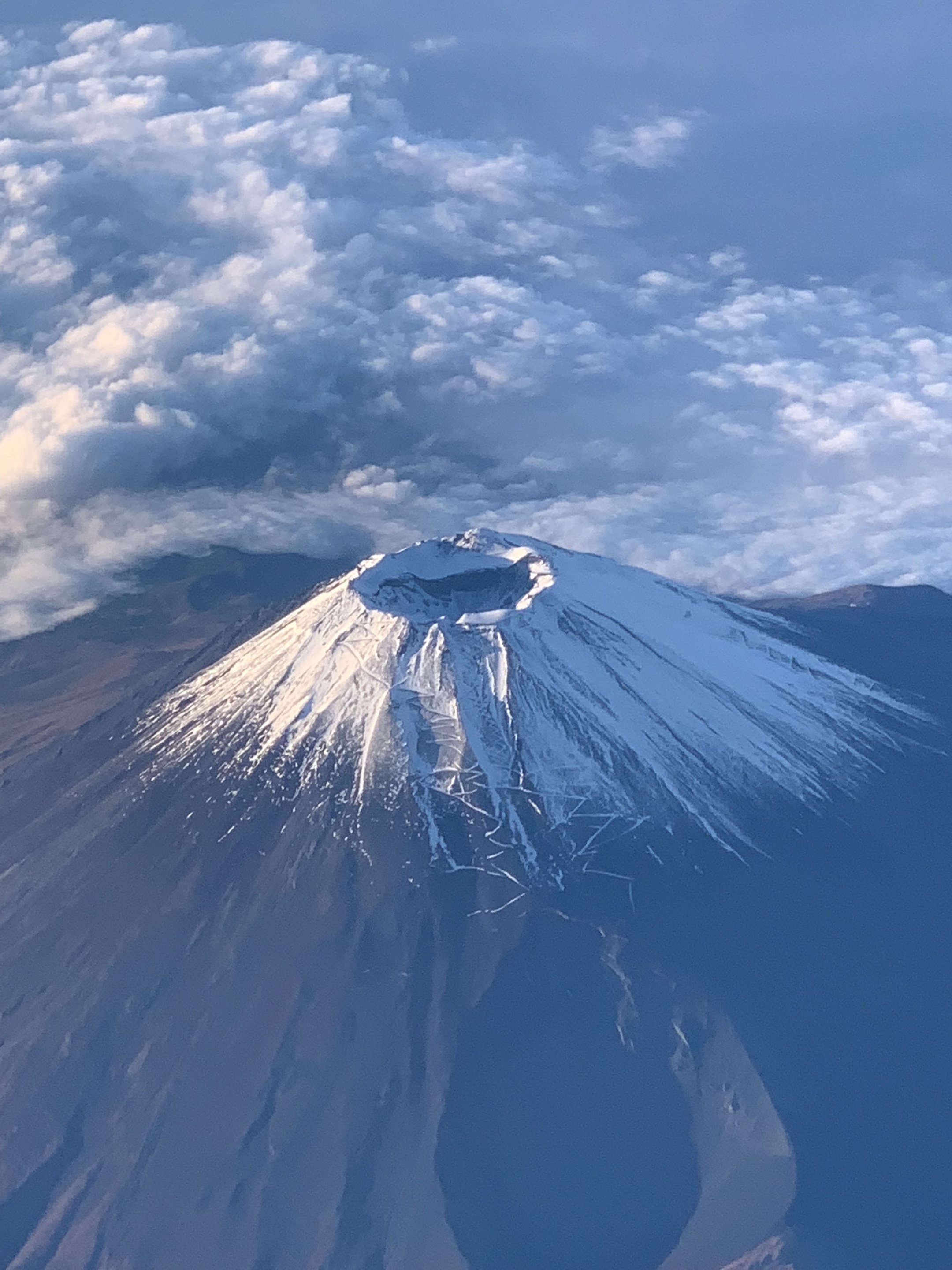 飞机上拍摄的日本富士山〔首发