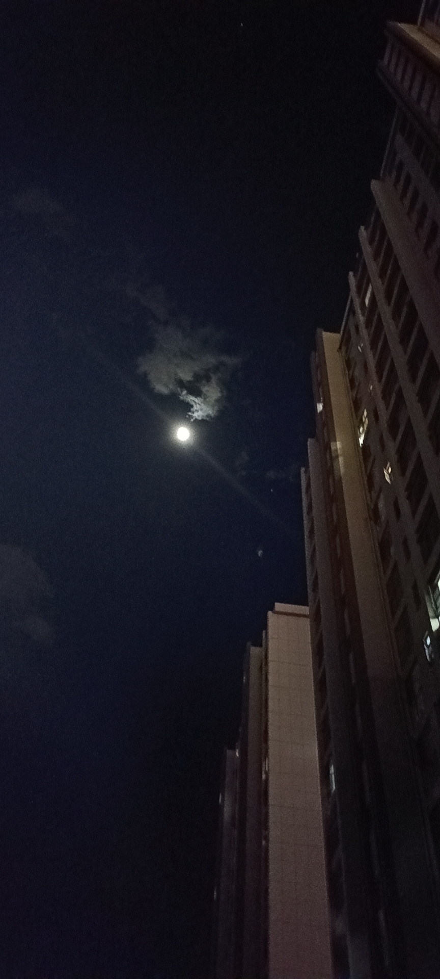 半个月亮爬上来