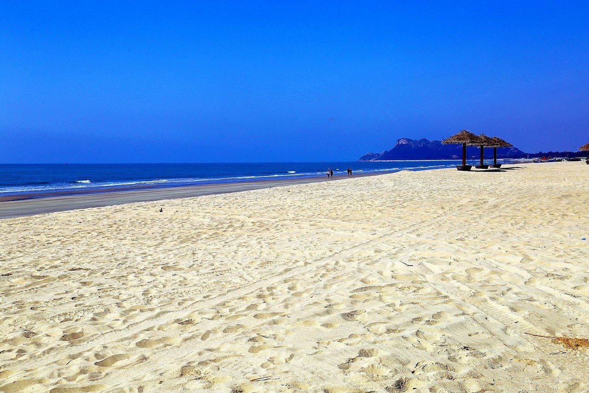 (正体)中国第一滩(词林正韵)               杨子扬子 天蓝海阔沙滩粉