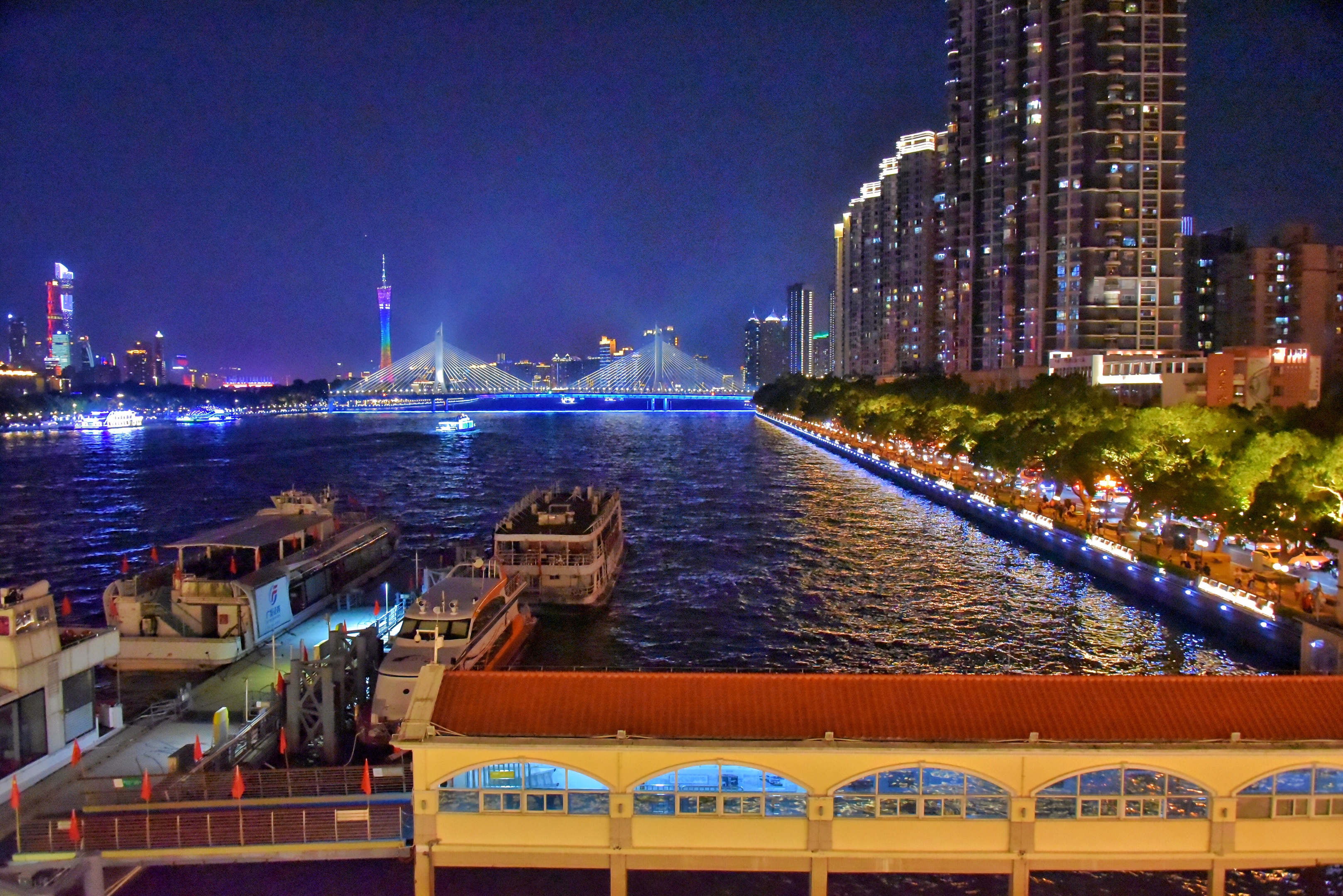 海珠橋,海印橋,洛溪大橋,珠江大橋,廣州大橋,還有新建的解放大橋,江灣