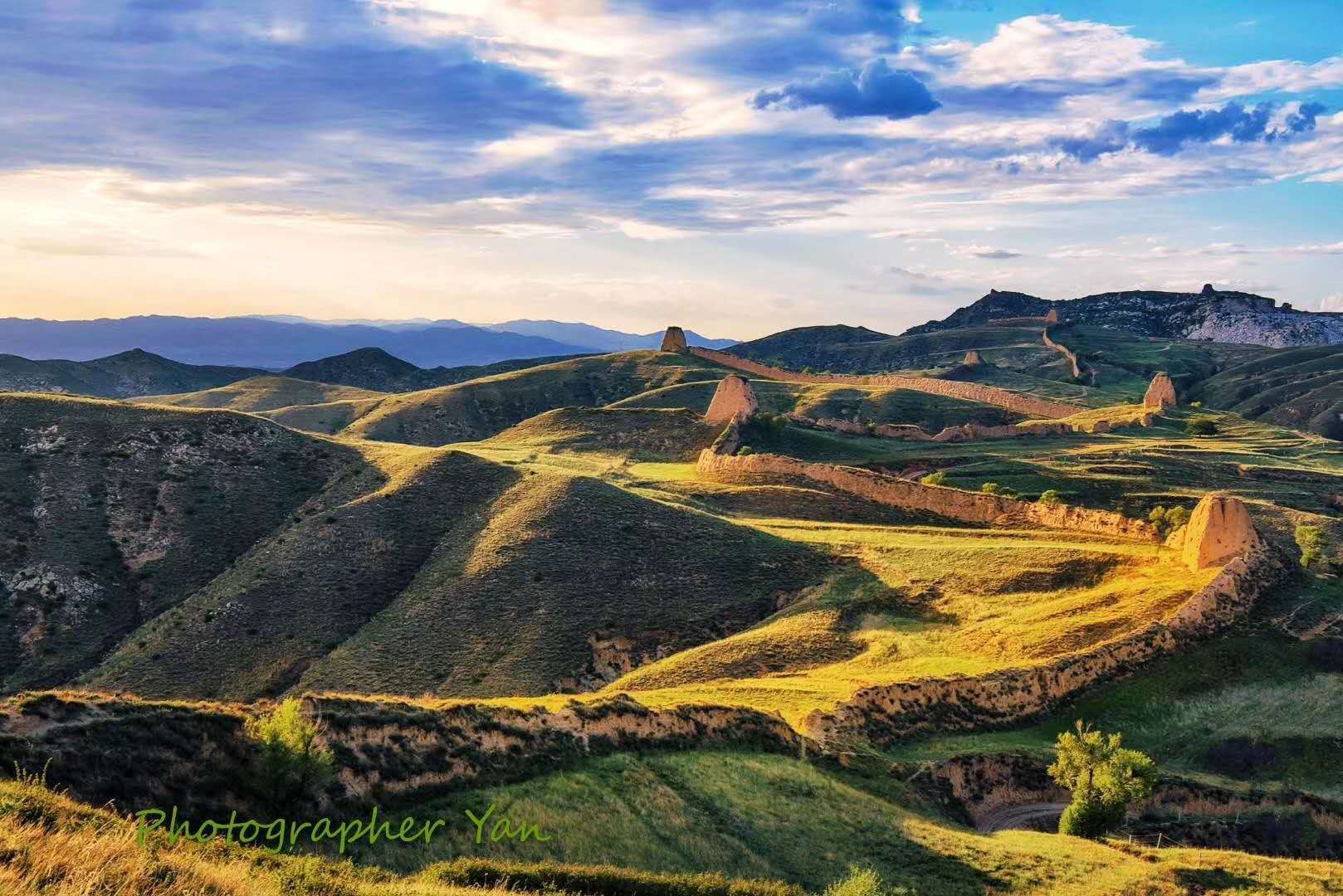 镜头中 三十二长城位于山西省右玉县右卫镇西南大约十公里的桦林山上
