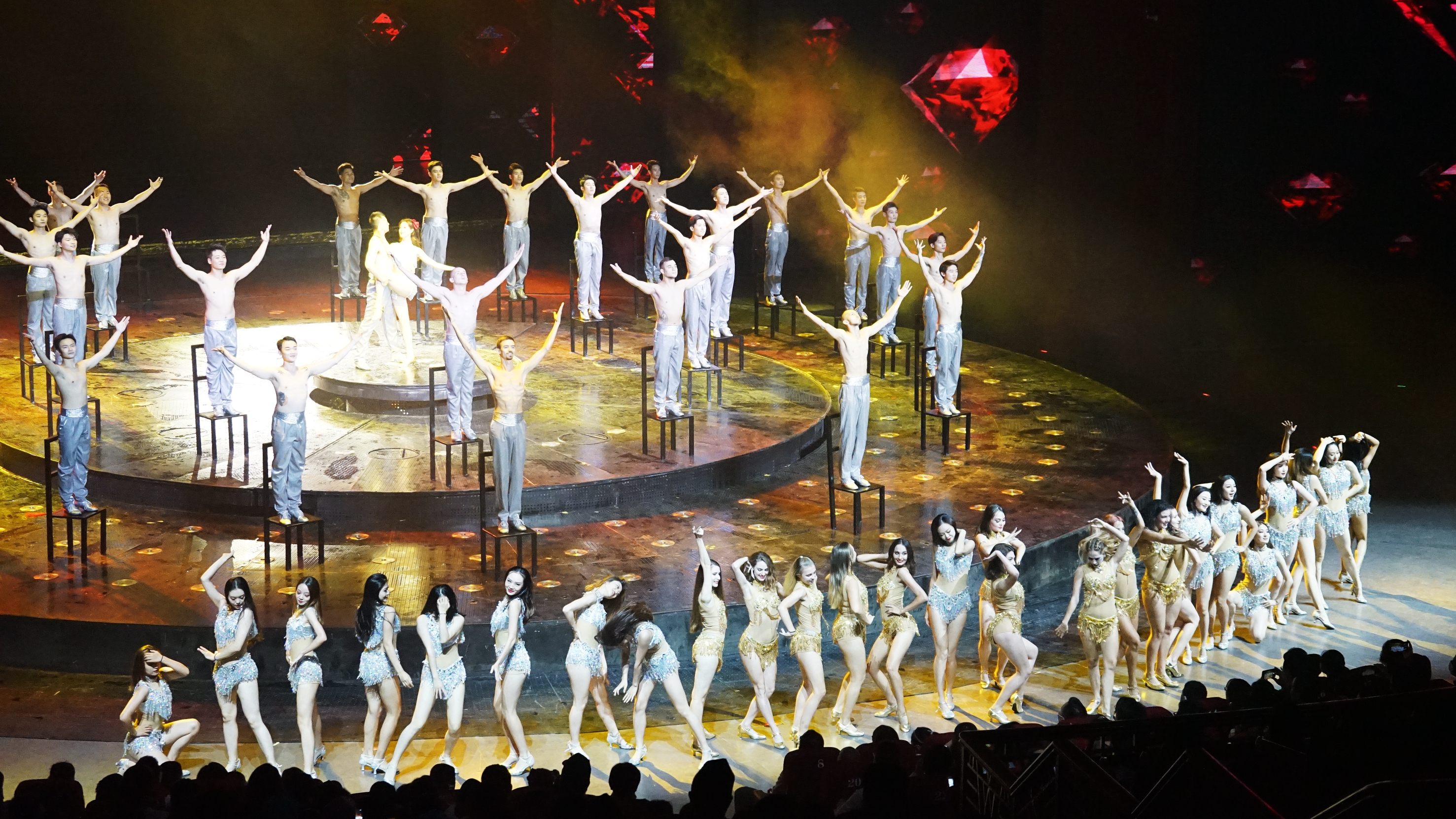 双节相逢逛横店二百老舞汇首发