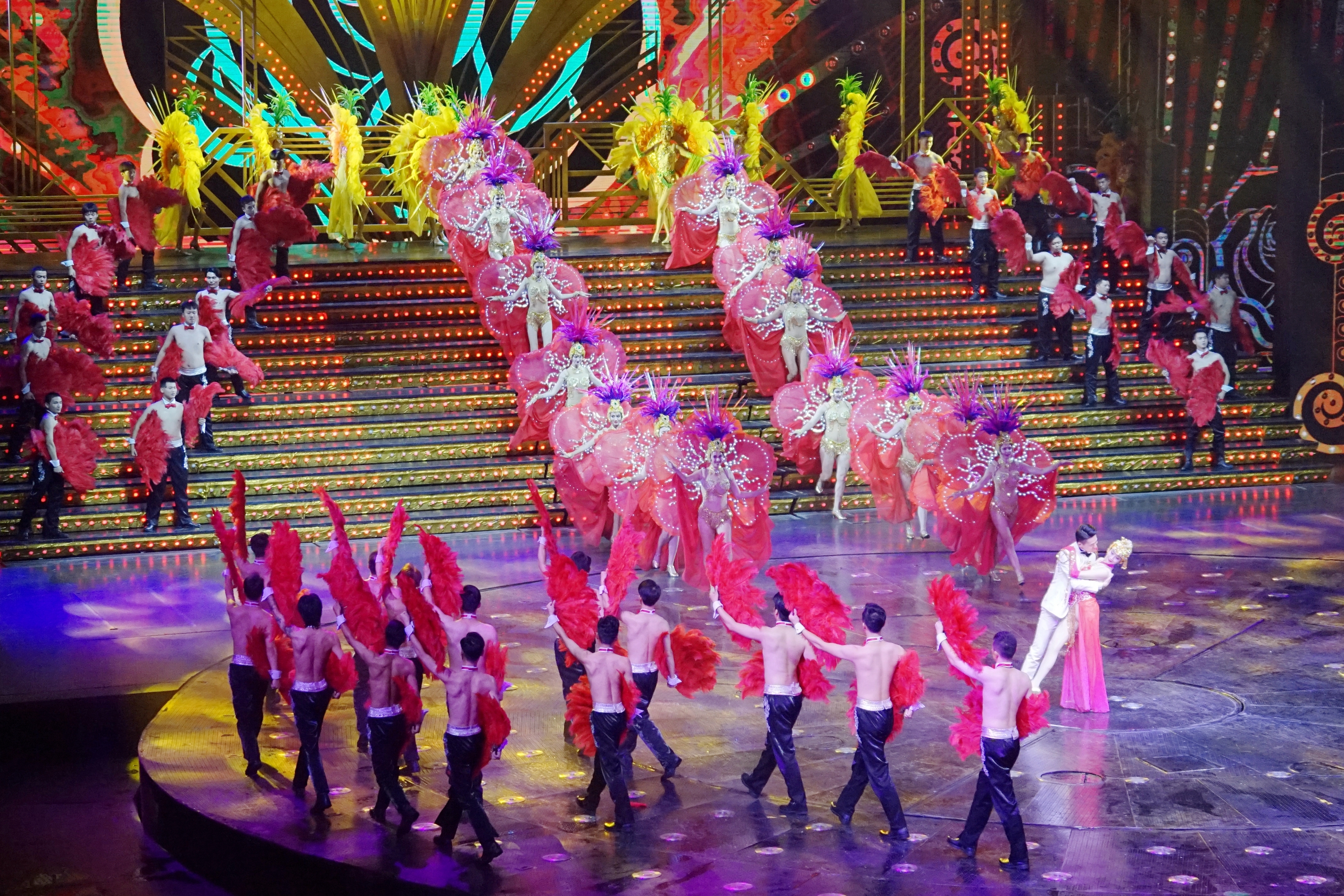 双节相逢逛横店二百老舞汇首发