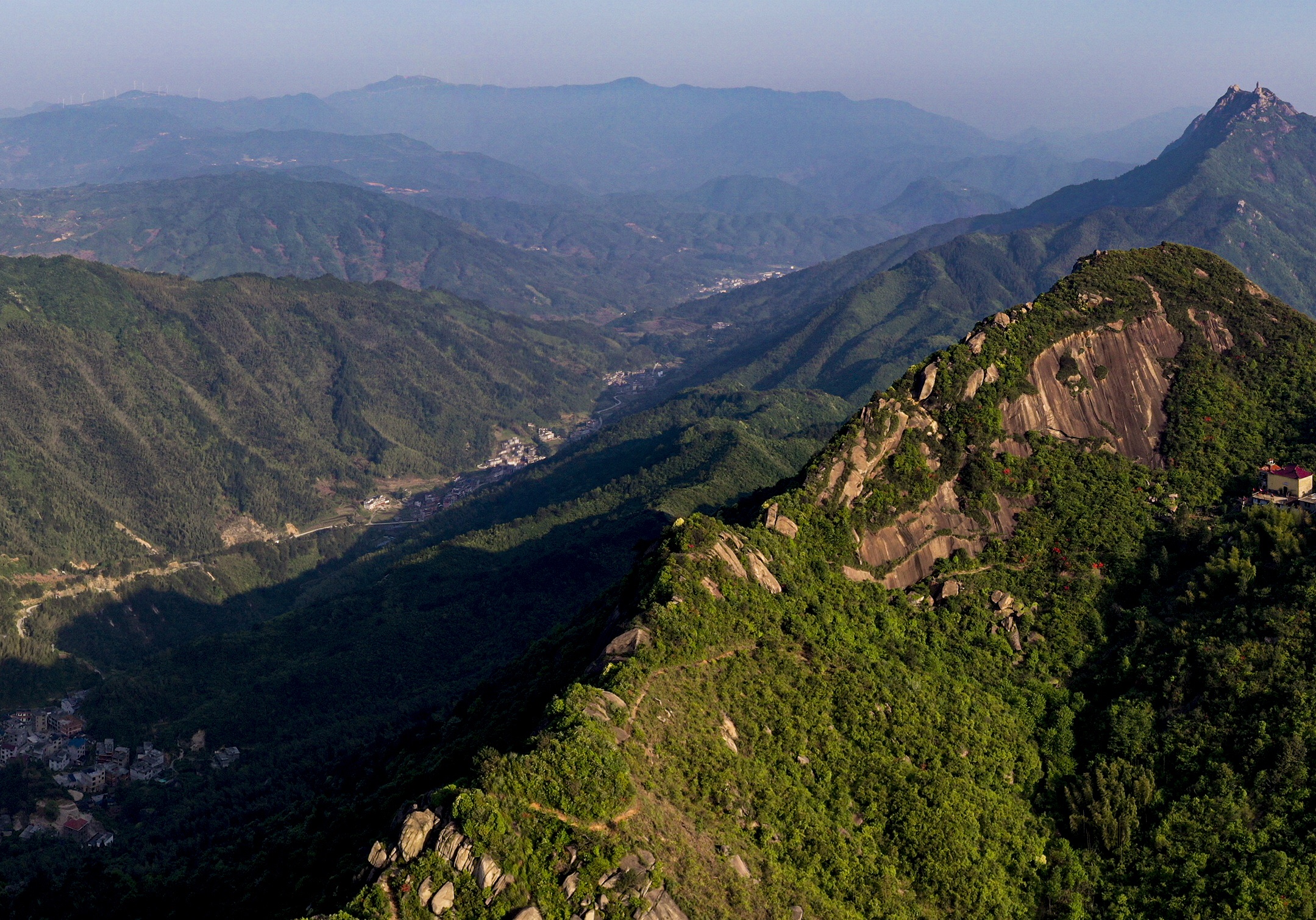 (首发)航拍灵山南峰塘