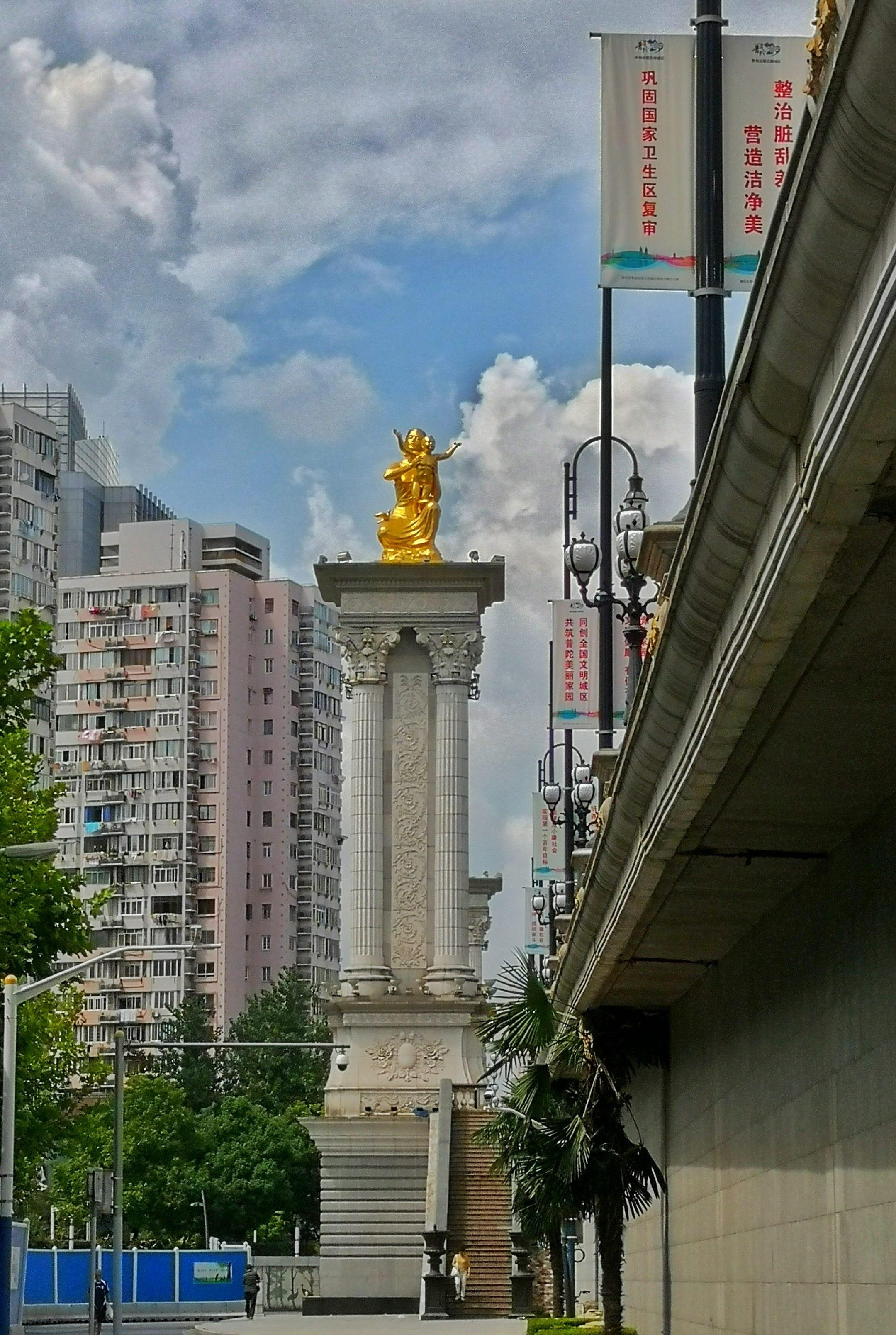 上海武宁路桥雕塑故事图片