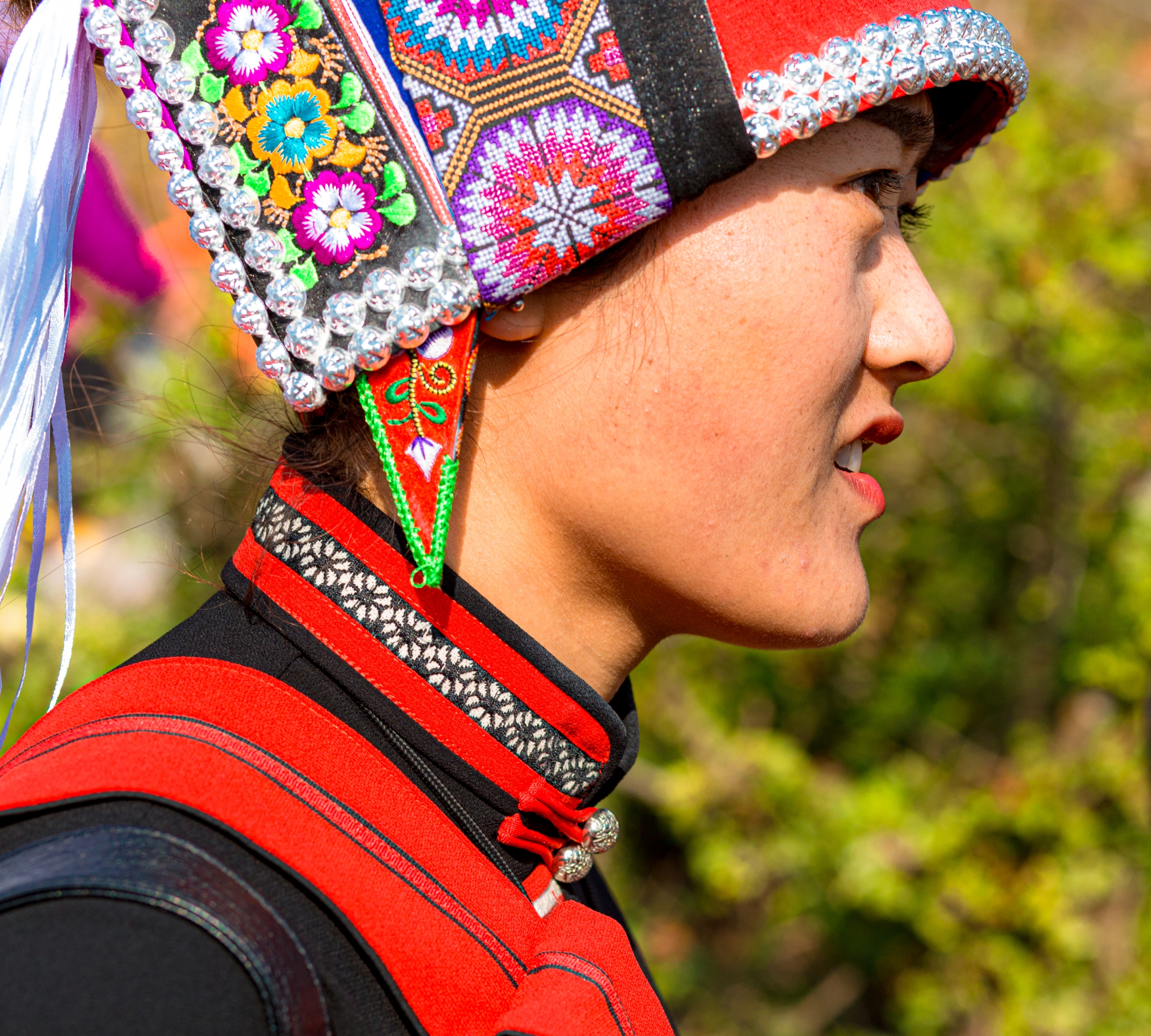 2018年3月13日我们一行50多人来到了云南省石林县雨胜村,观看彝族撒尼