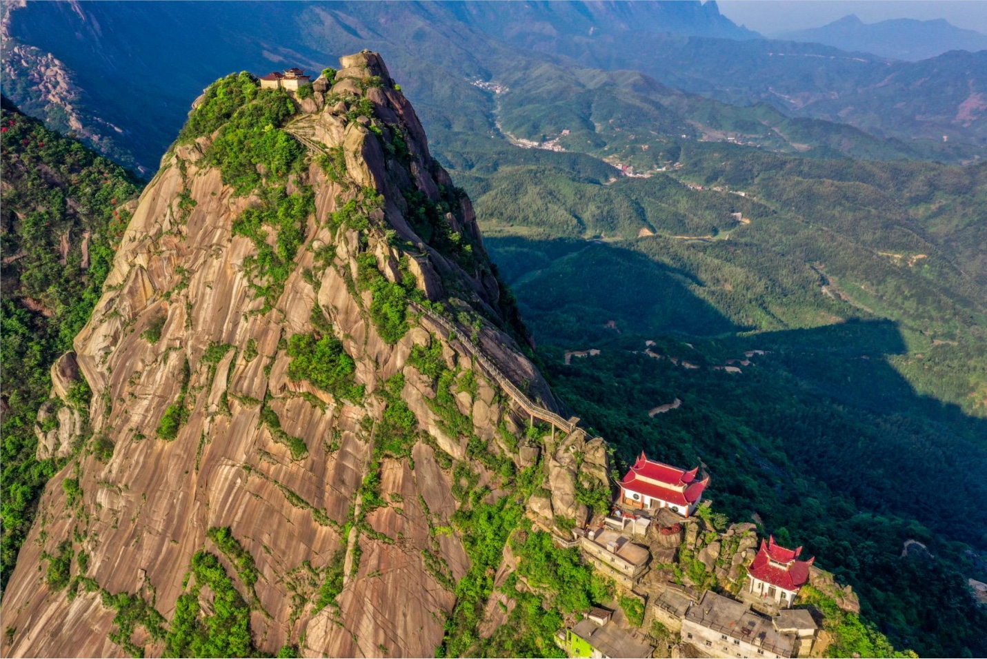 (首发)航拍灵山南峰塘