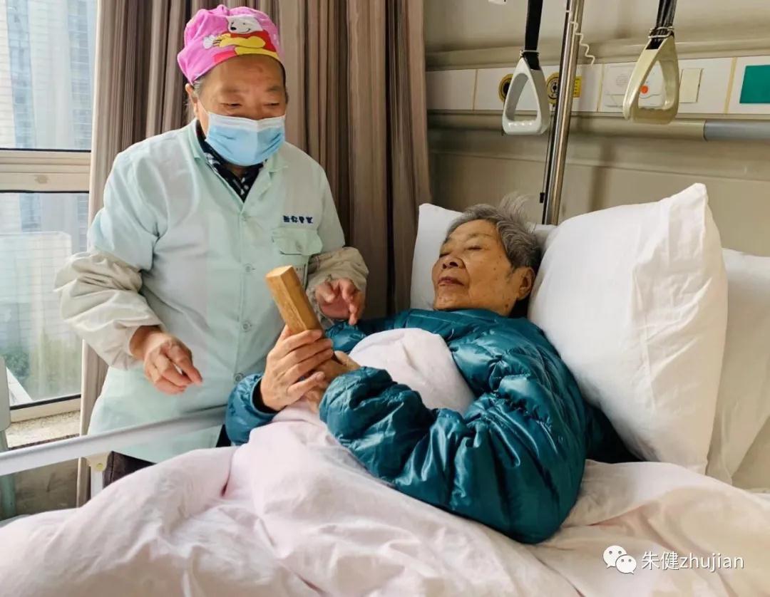 护工陈阿姨||朱健||朗读林景和