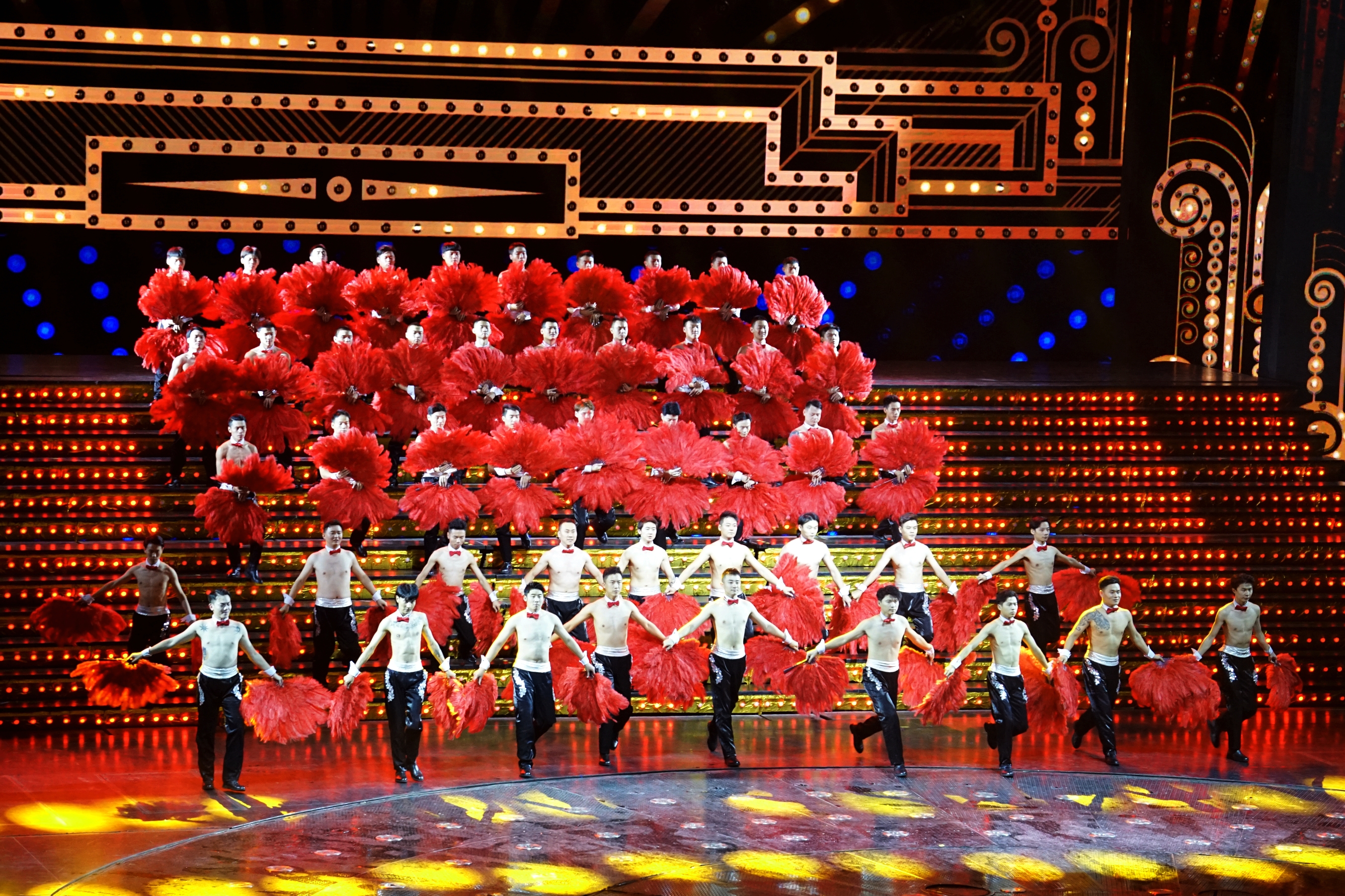 双节相逢逛横店二百老舞汇首发