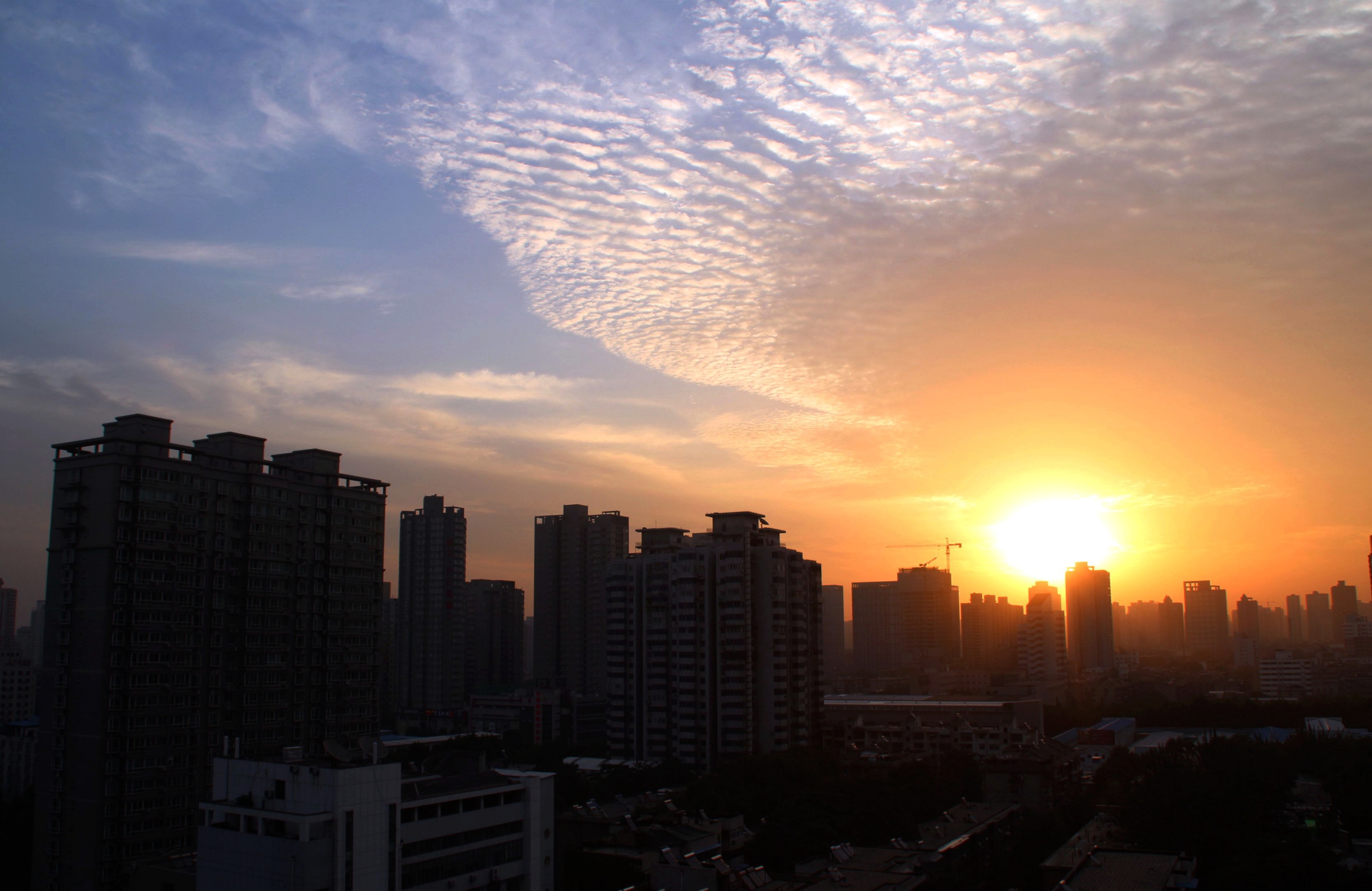 首发城市晨昏掠影