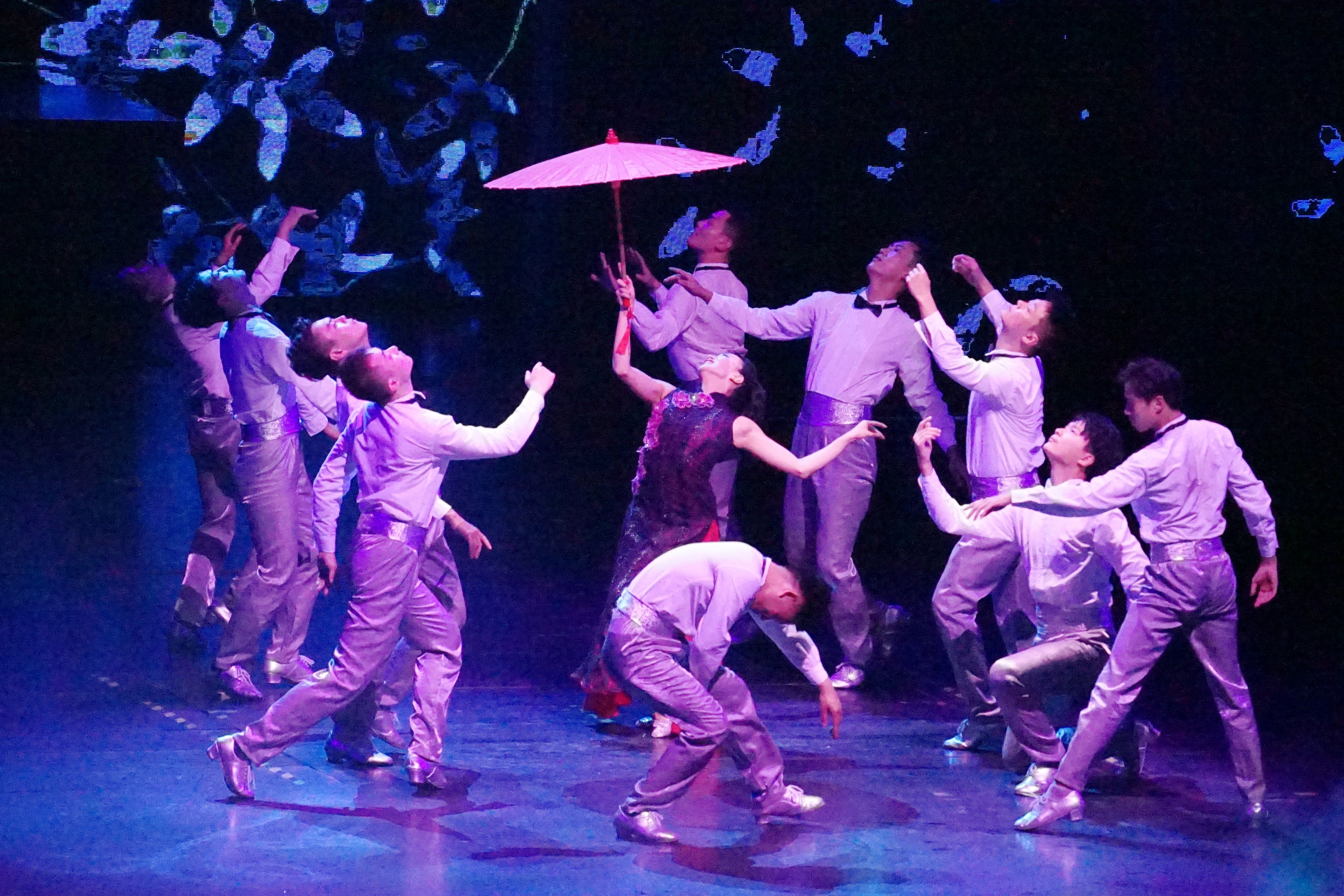 双节相逢逛横店二百老舞汇首发