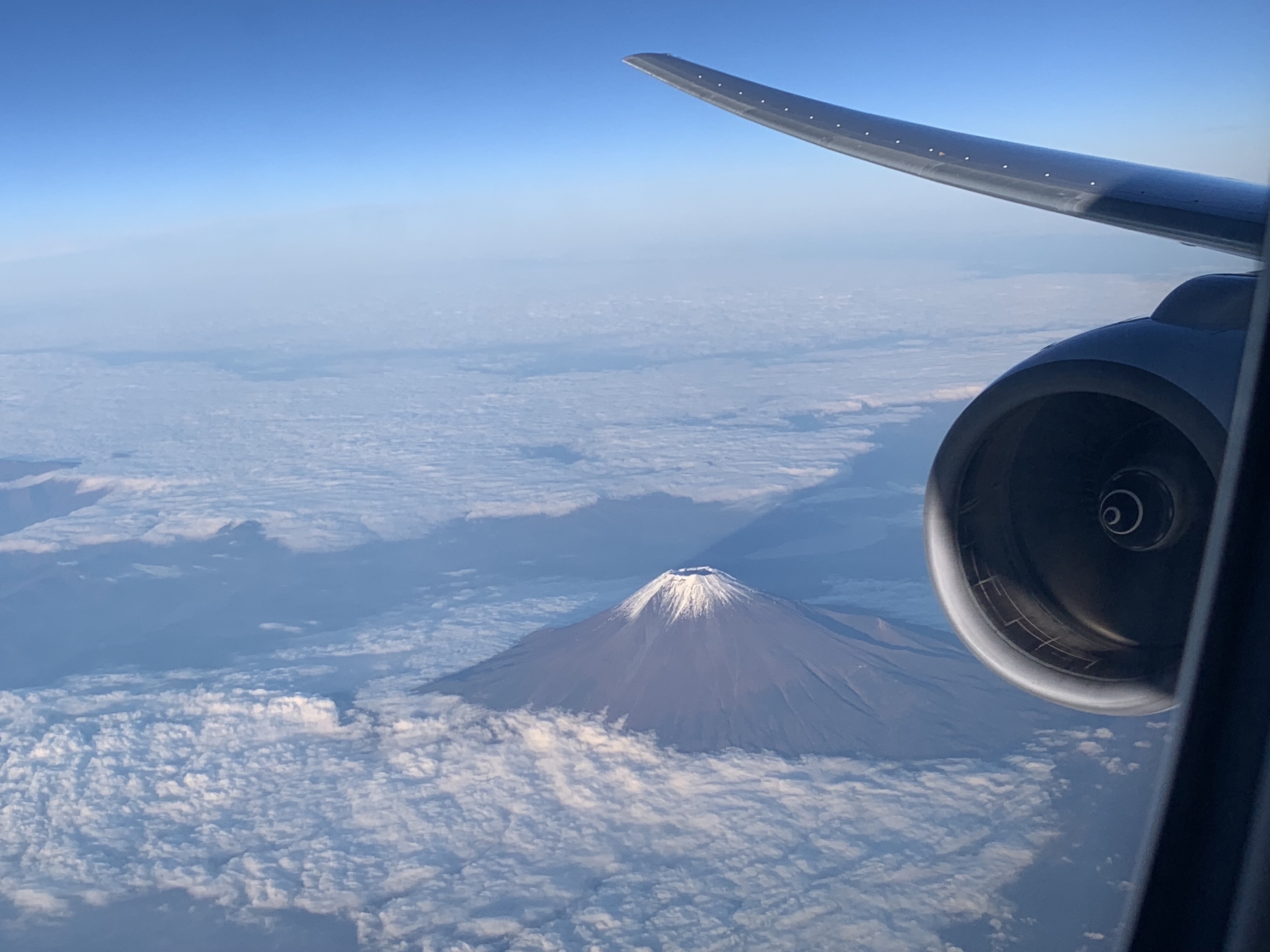 飞机上拍摄的日本富士山〔首发