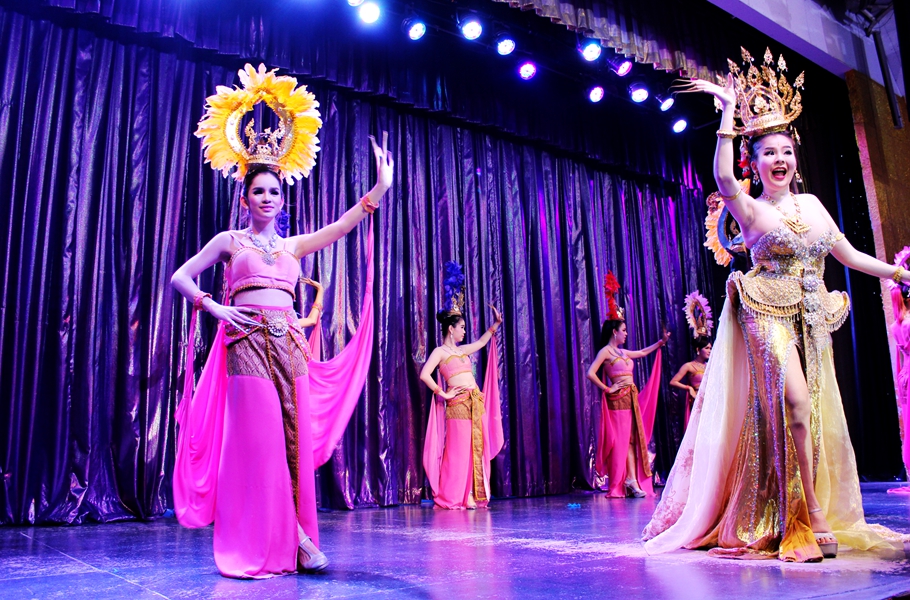 泰国"红艺人"光彩背后不为人知的辛酸