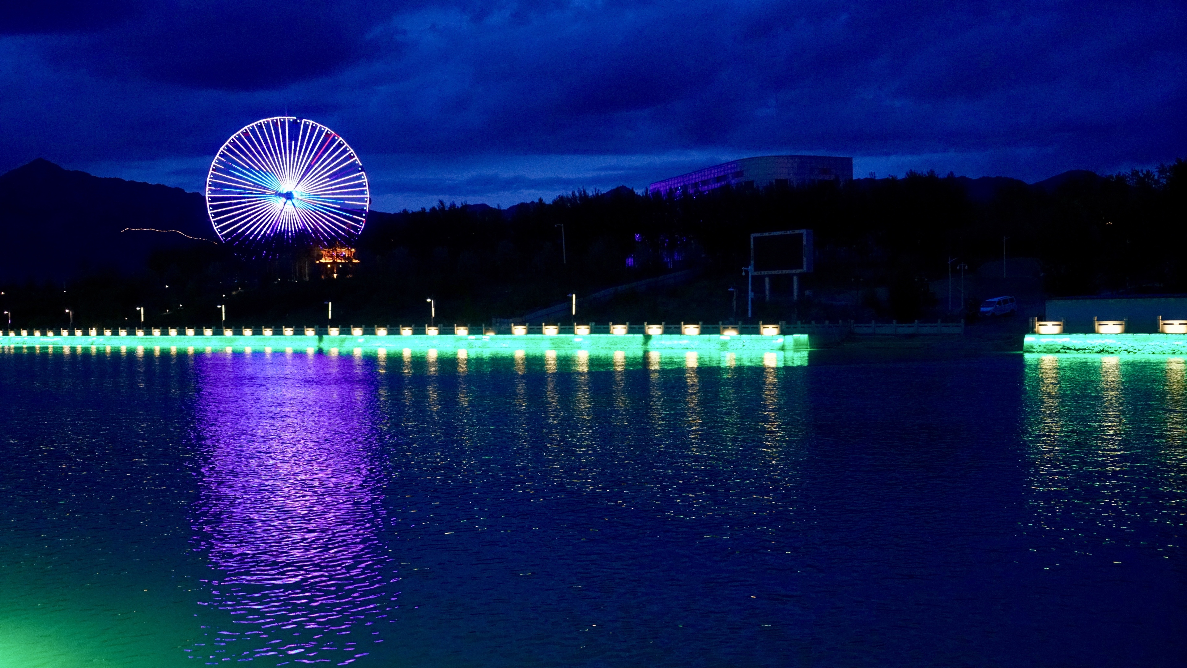 [首发] 姐姐,今夜我在德令哈等你