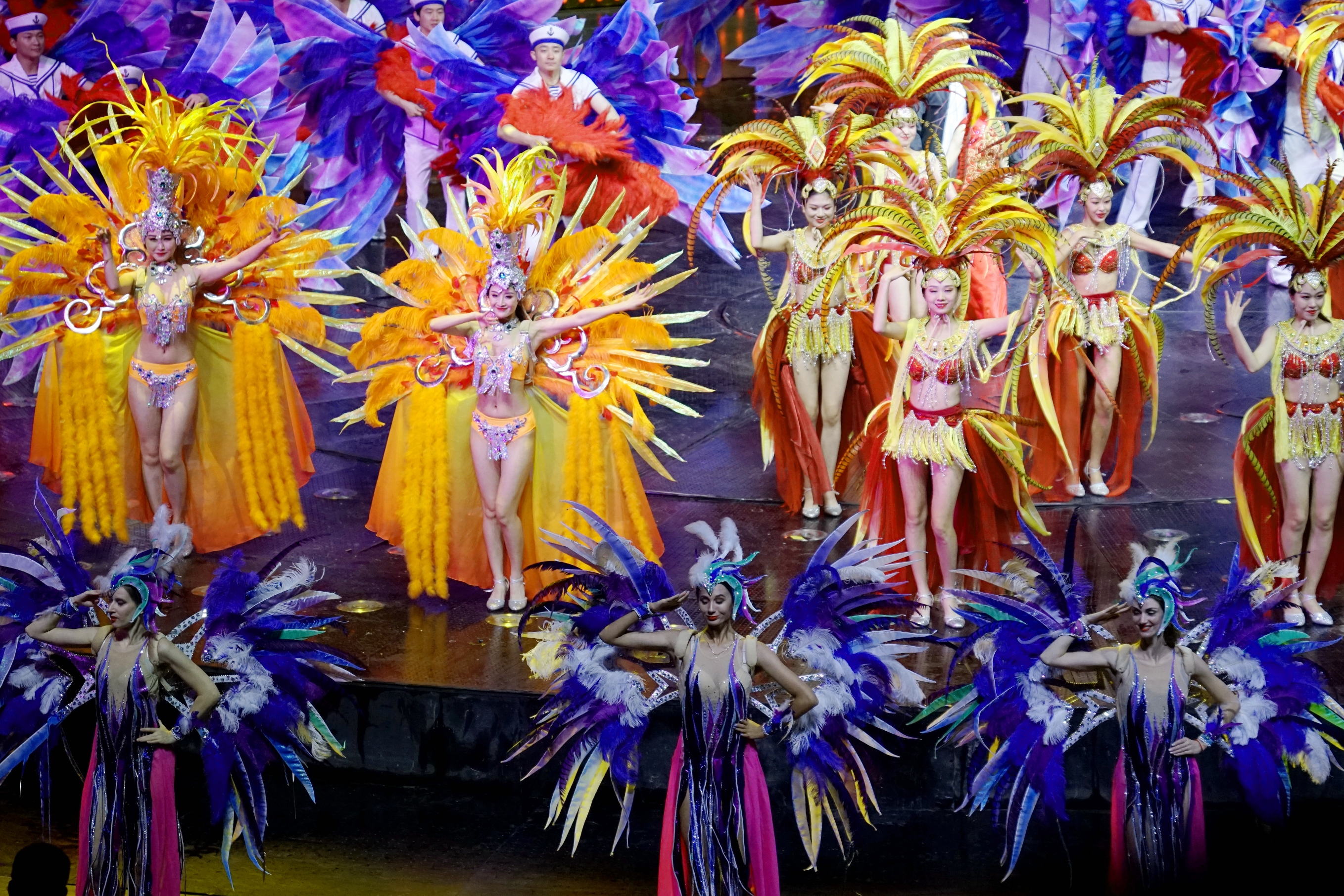 双节相逢逛横店二百老舞汇首发