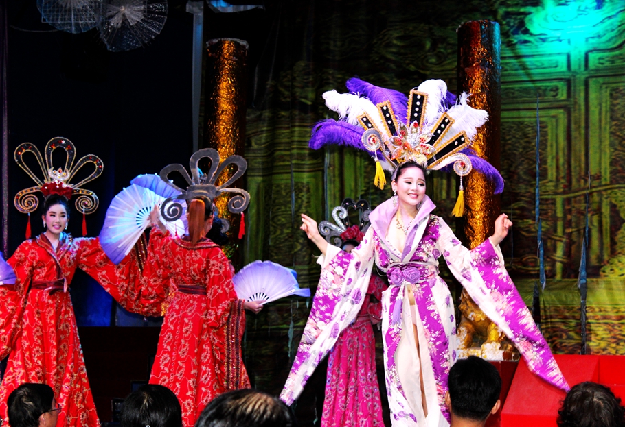 泰国"红艺人"光彩背后不为人知的辛酸