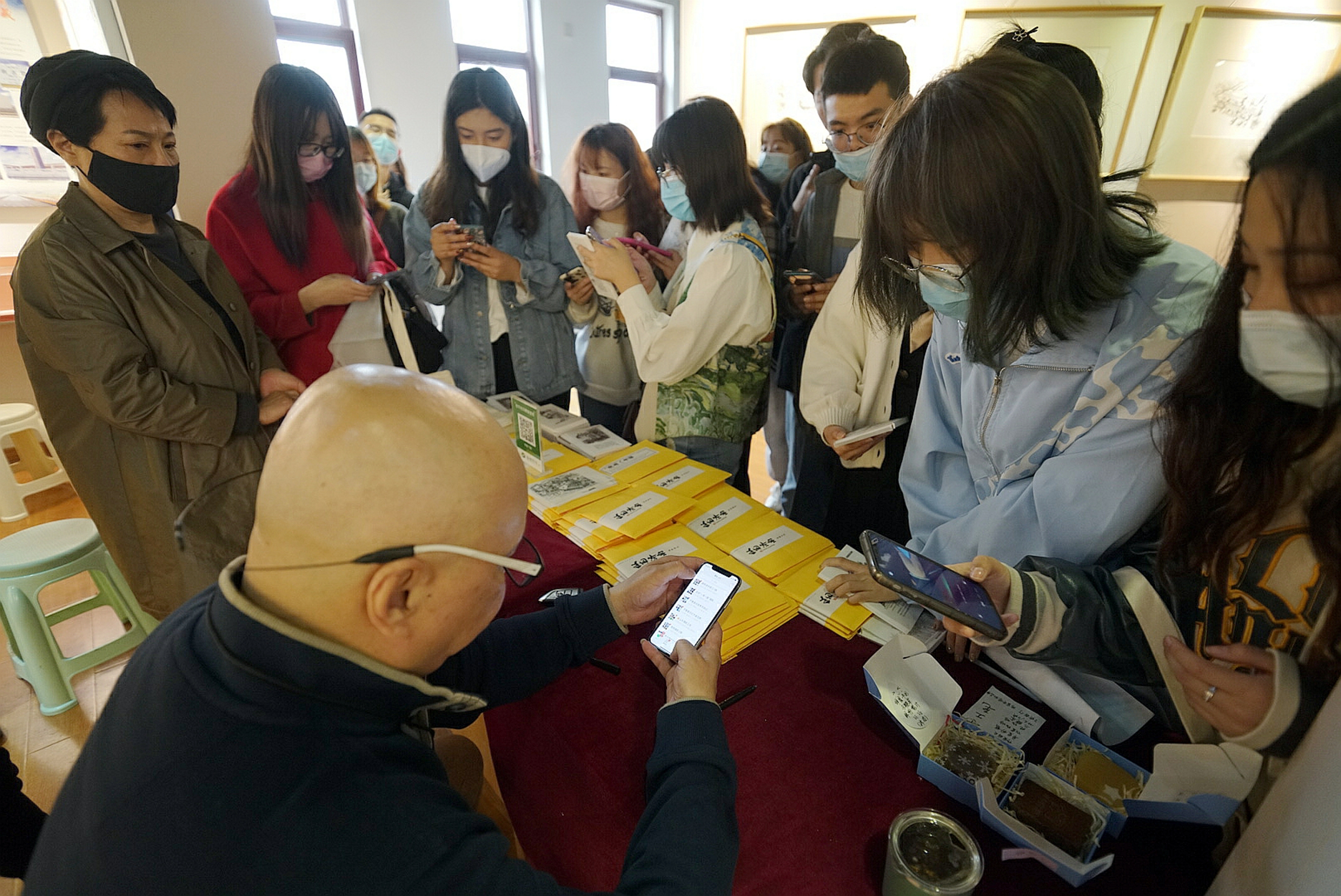 设计师庄宇钢笔手绘古建筑画展在山东建筑大学正式开幕