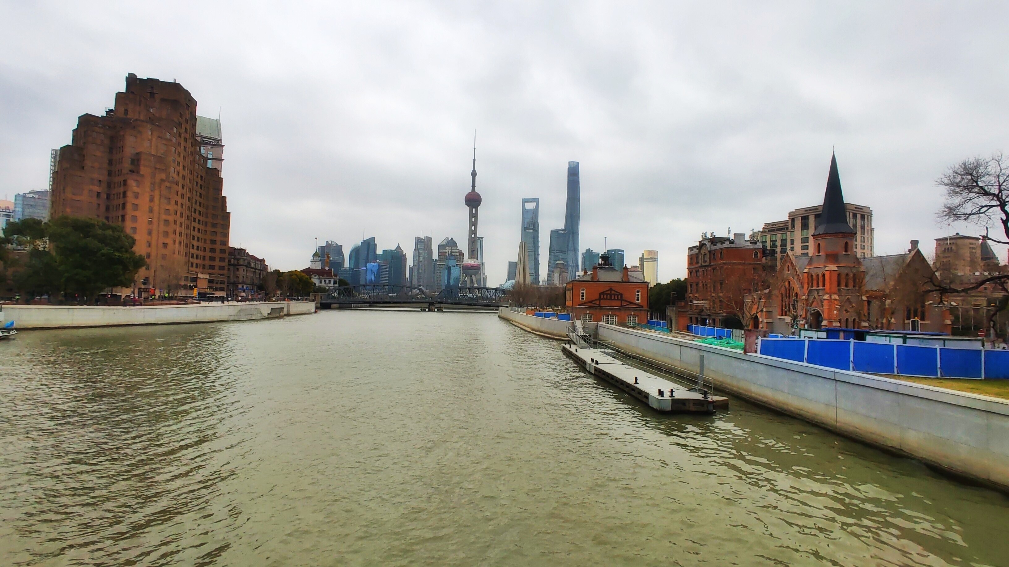 上海苏州河畔景观一角