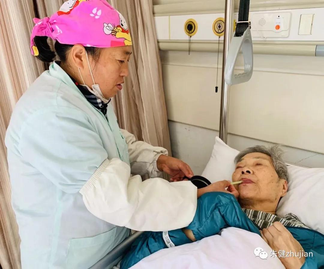 护工陈阿姨||朱健||朗读林景和