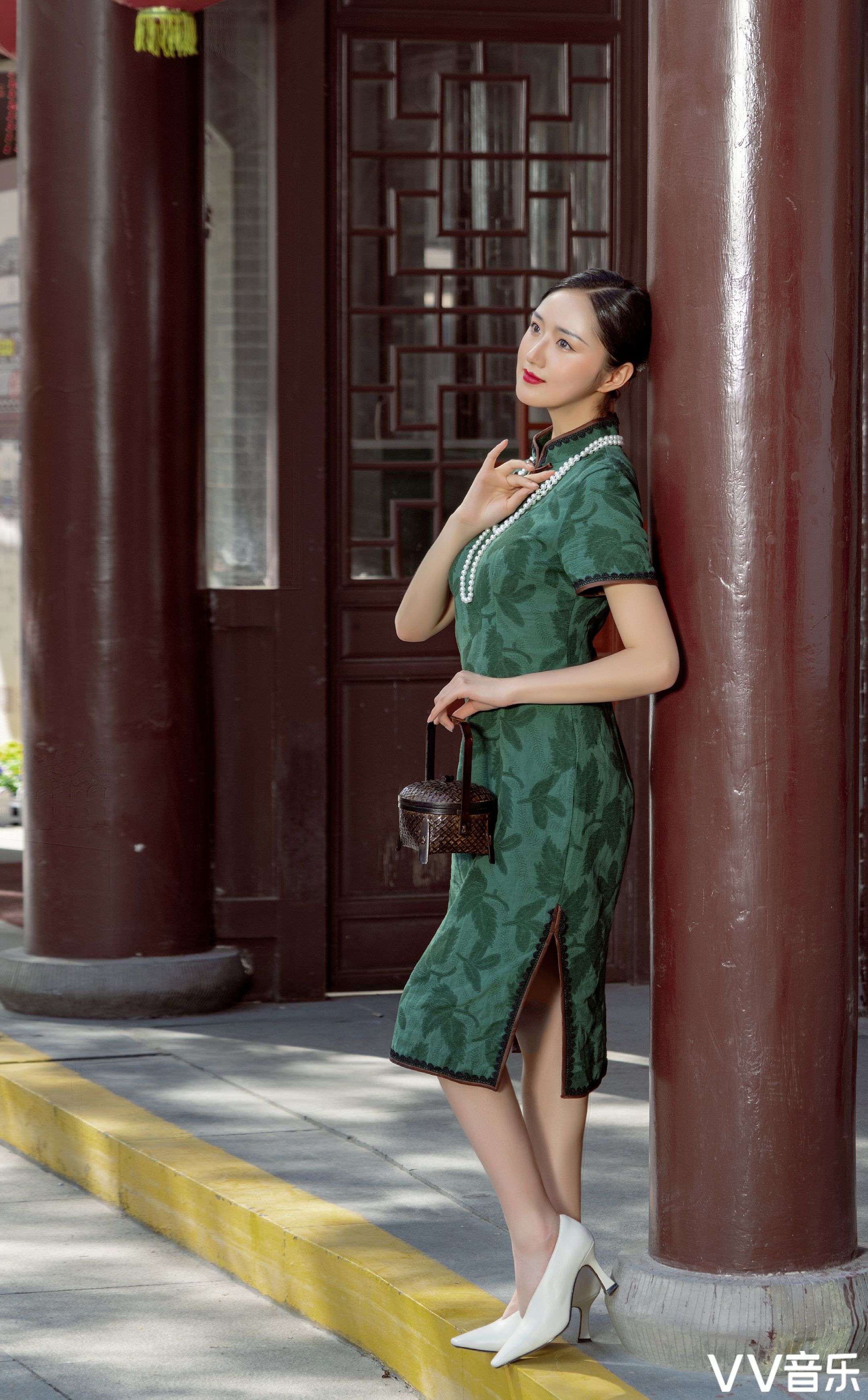 中华摄影文学精英群旗袍人像作品展第102期