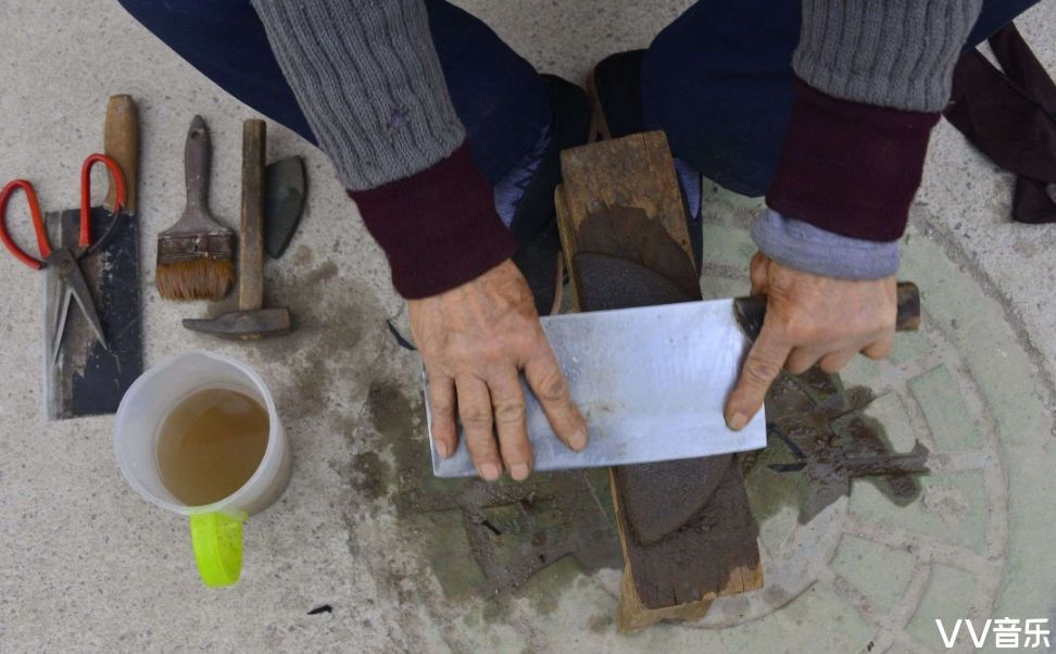 磨剪子戗菜刀的磨刀匠磨出了一辈人的回忆